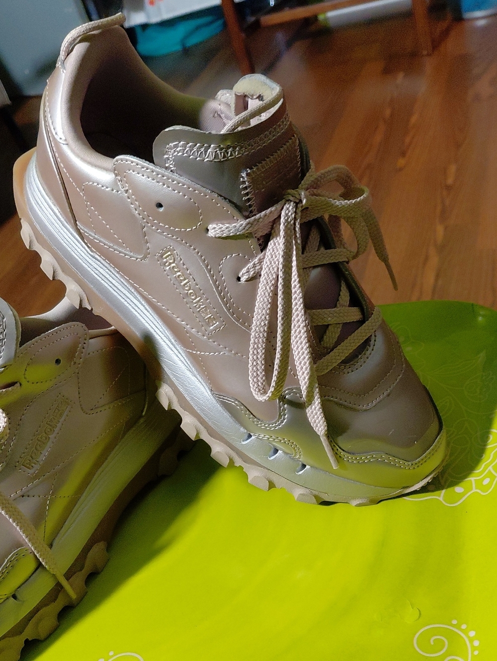 Reebok Classic Leather Melted Metal Sneakers Champagne/ _Rose